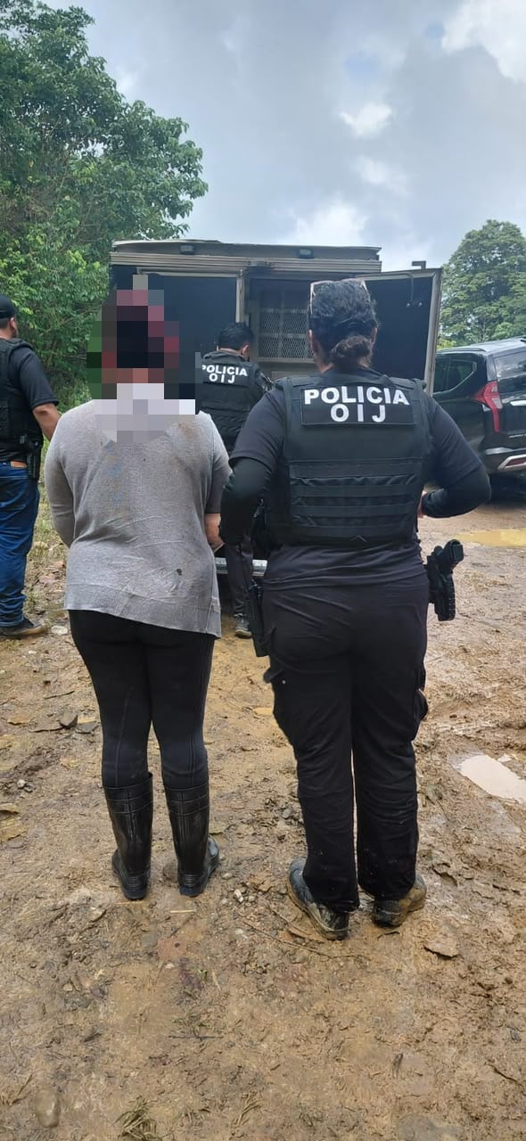 Alias Guato y su pareja fueron detenidos en el operativo de alto riesgo en una montaña de Limón. Foto OIJ.