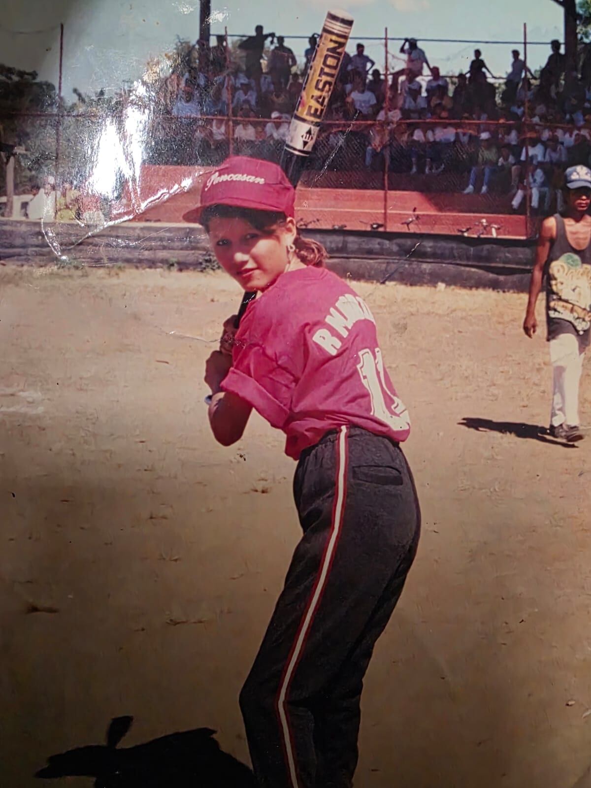 Geysel Solís salió de Nicaragua hace 25 años, dejó a su hijo de un año con su mamá y vino a Costa Rica a “aventurar”; hoy dirige un centro de belleza en Cartago donde cada emprendedor es su propio jefe.