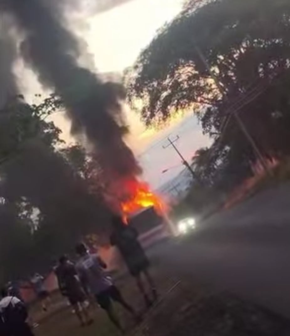 Se incendió el bus de Quepos Cambute camino a partido en Grecia
