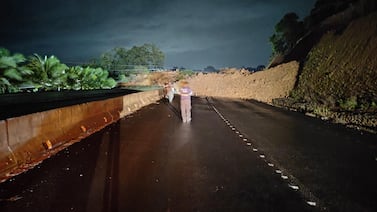 Alertan sobre derrumbe en la ruta 32 que pudo haber sepultado dos vehículos