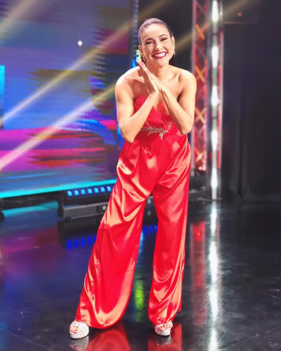 Tras exponer este martes en su Instagram la dura situación que enfrenta, la exmodelo y exchica A todo dar, Krystel Byes, recibió emotivas palabras de su excompañera de trabajo, Nancy Dobles.