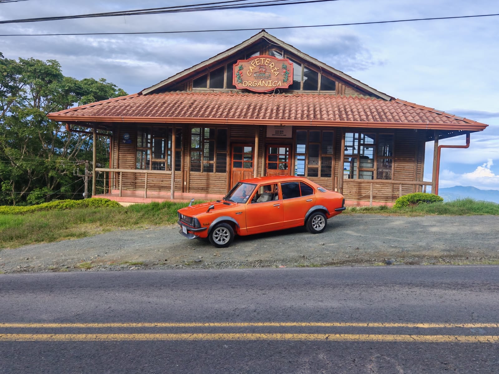Marco Antonio Camacho es el orgullo dueño de Pepe, un Toyota Corolla de 1971.