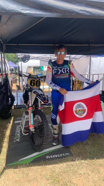 Adrián Robert sigue ganando títulos en el motocross a sus 57 años. Foto: Cortesía.