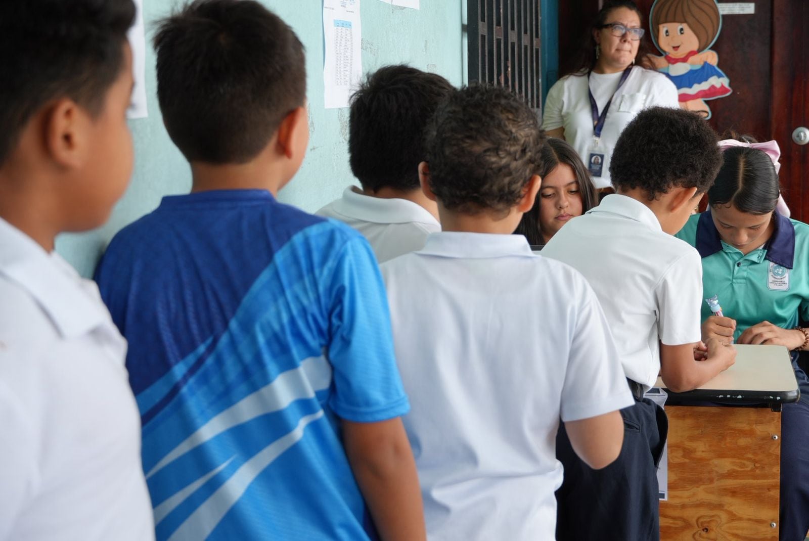 La mañana de este viernes 29 de mayo, el ministro de Educación Pública, Leonardo Sánchez Hernández, participó en la jornada electoral estudiantil de la Escuela Naciones Unidas, en San José, donde se ejerce el voto electrónico.