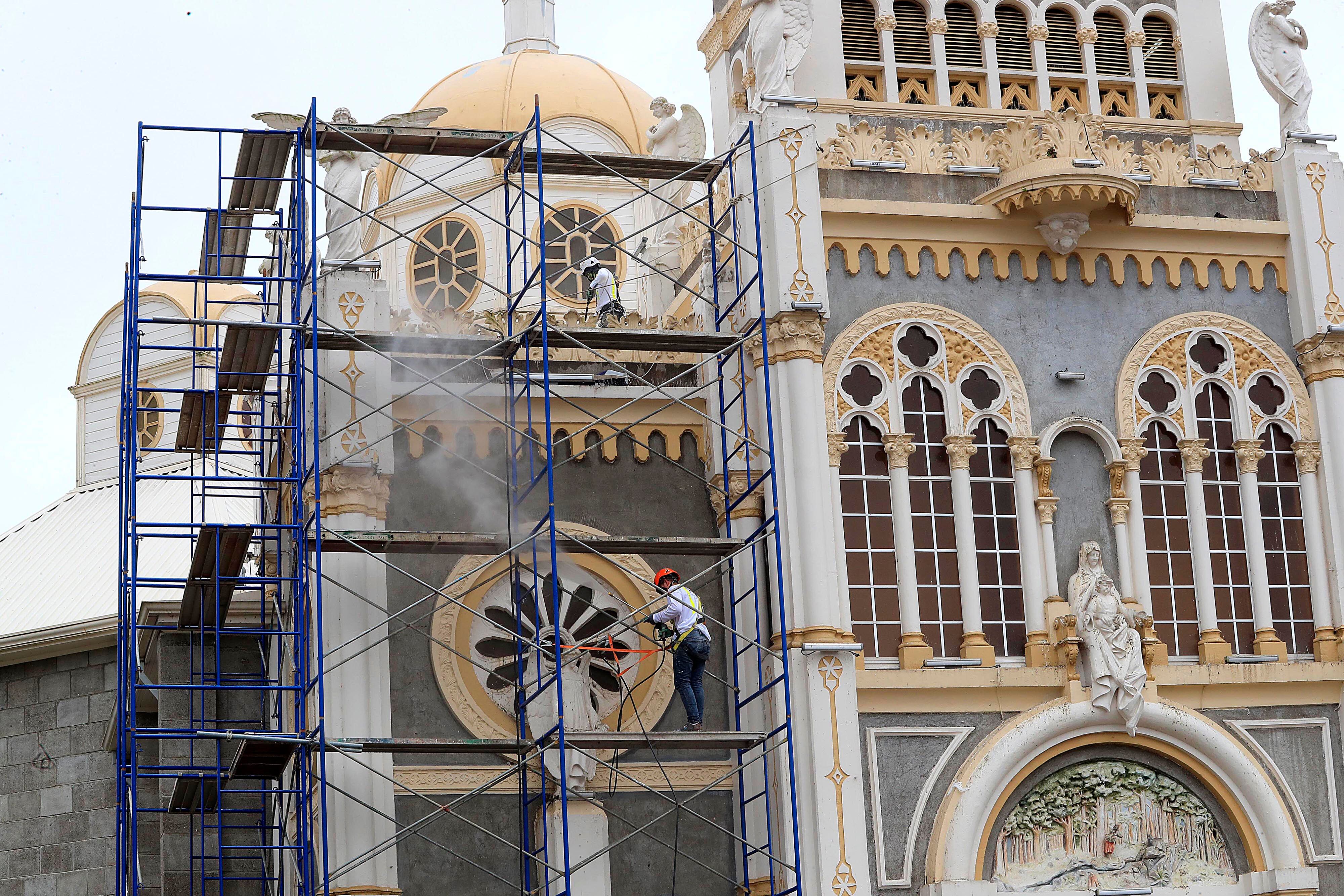 07/09/2023      Cartago. Desde esta semana y hasta finales de setiembre se estarán realizando trabajos de mantenimiento y embellecimiento en el techo, paredes y aceras de la Basílica de los Angeles, así como le reconstrucción total de la “pilita” del agua bendita.