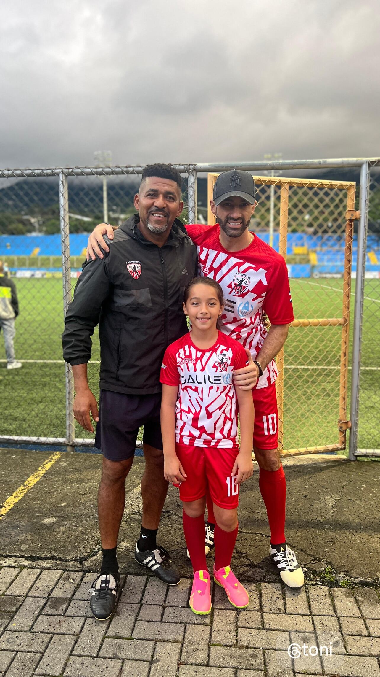 Austin Berry y Toni Costa y su hija Alaia.