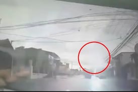 Impresionante video muestra momento en el que rayo provocó la caída de cuatro postes en Alajuela