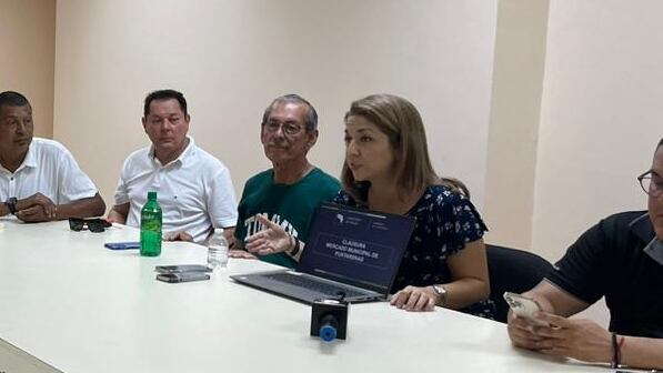 La ministra de Salud, Mary Munive, visitó el sábado 28 de octubre, el mercado municipal de Puntarenas junto a autoridades locales como el alcalde Wilmer Madriz y los propios trameros.
