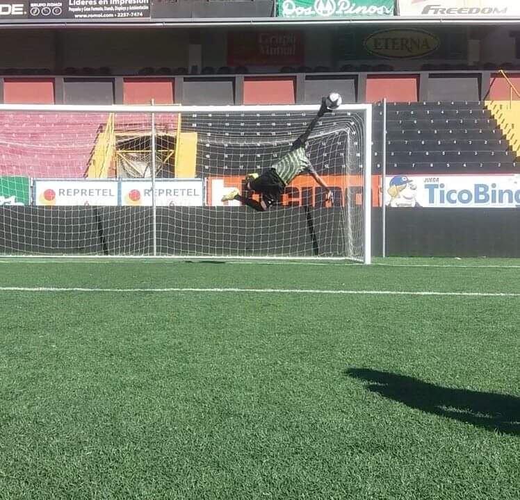 Alexandre Lezcano portero Herediano