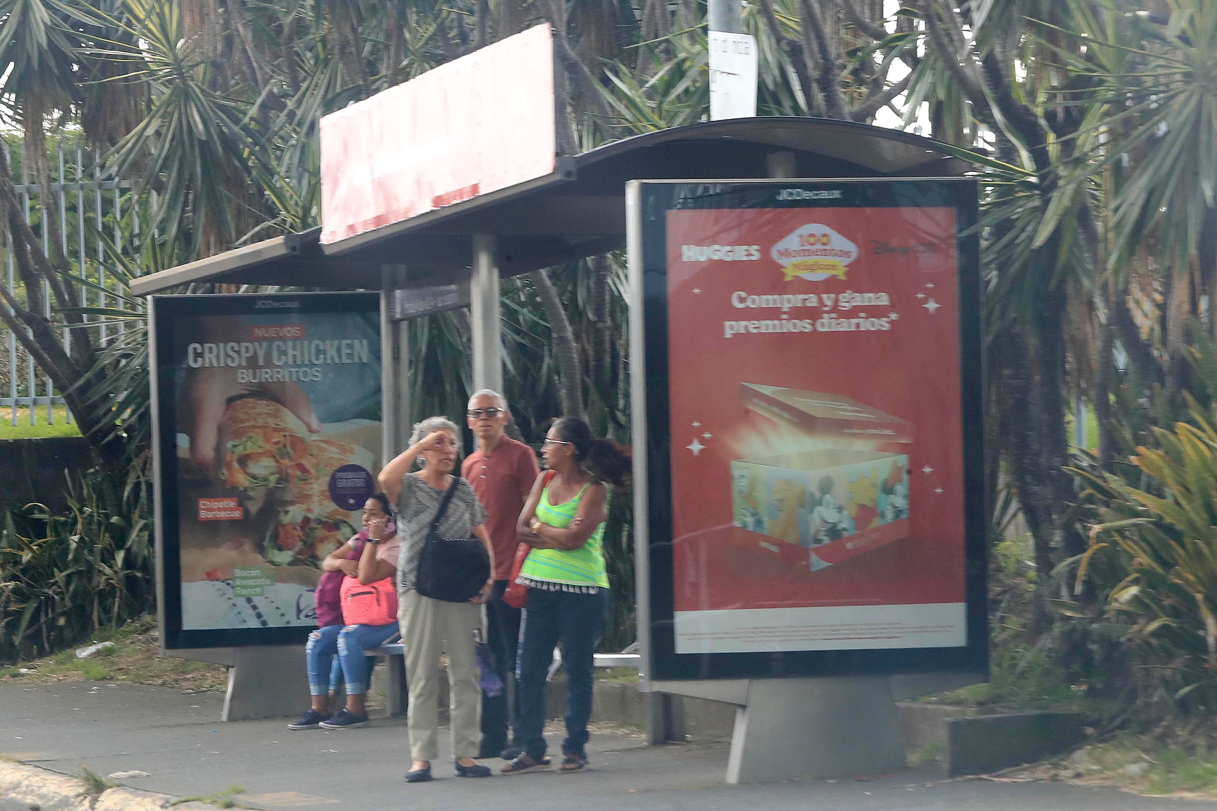 Paradas de bus en ruta, o escampaderos.