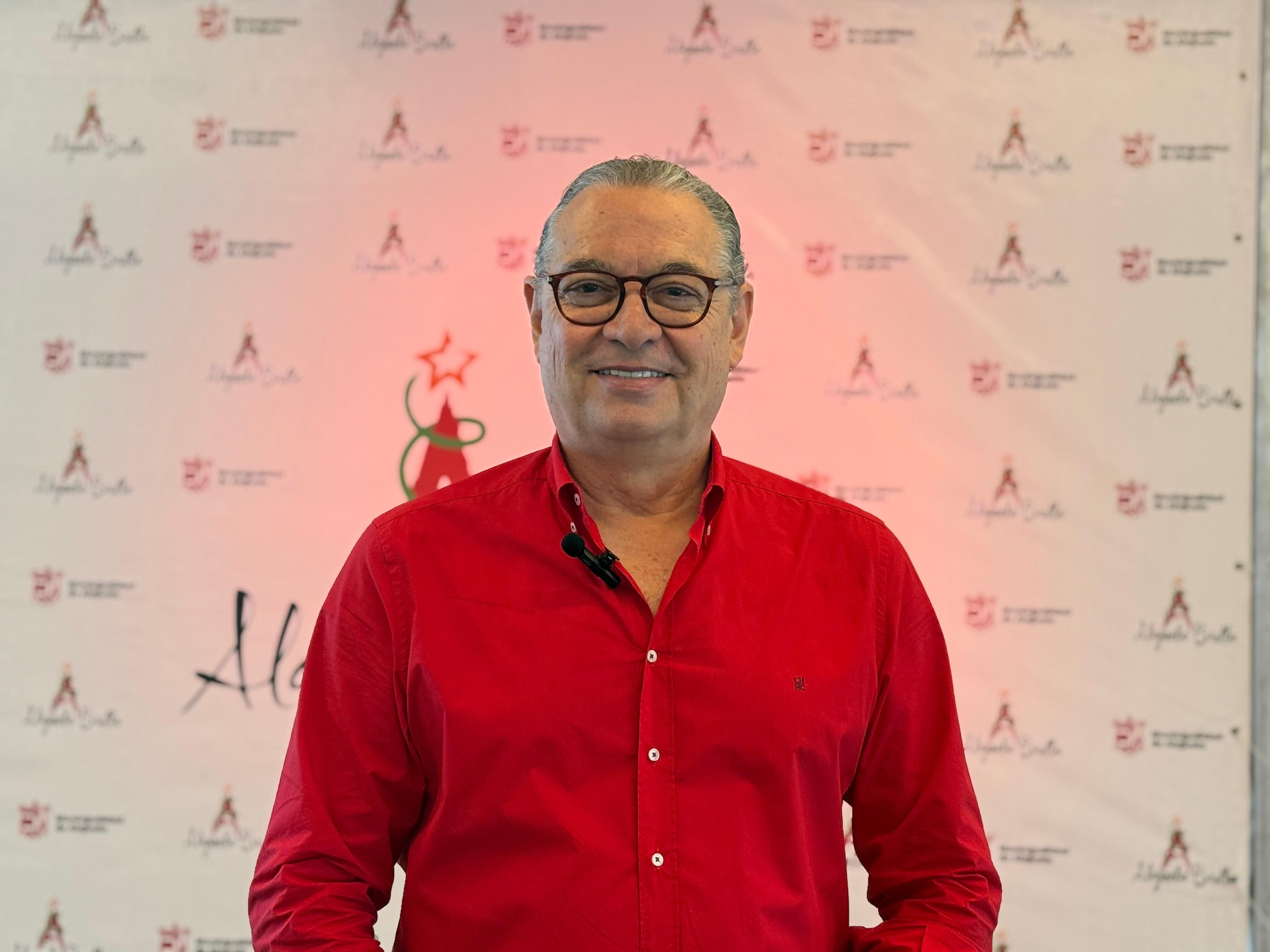 Roberto Thompson estuvo atendiendo en la prensa en la conferencia.