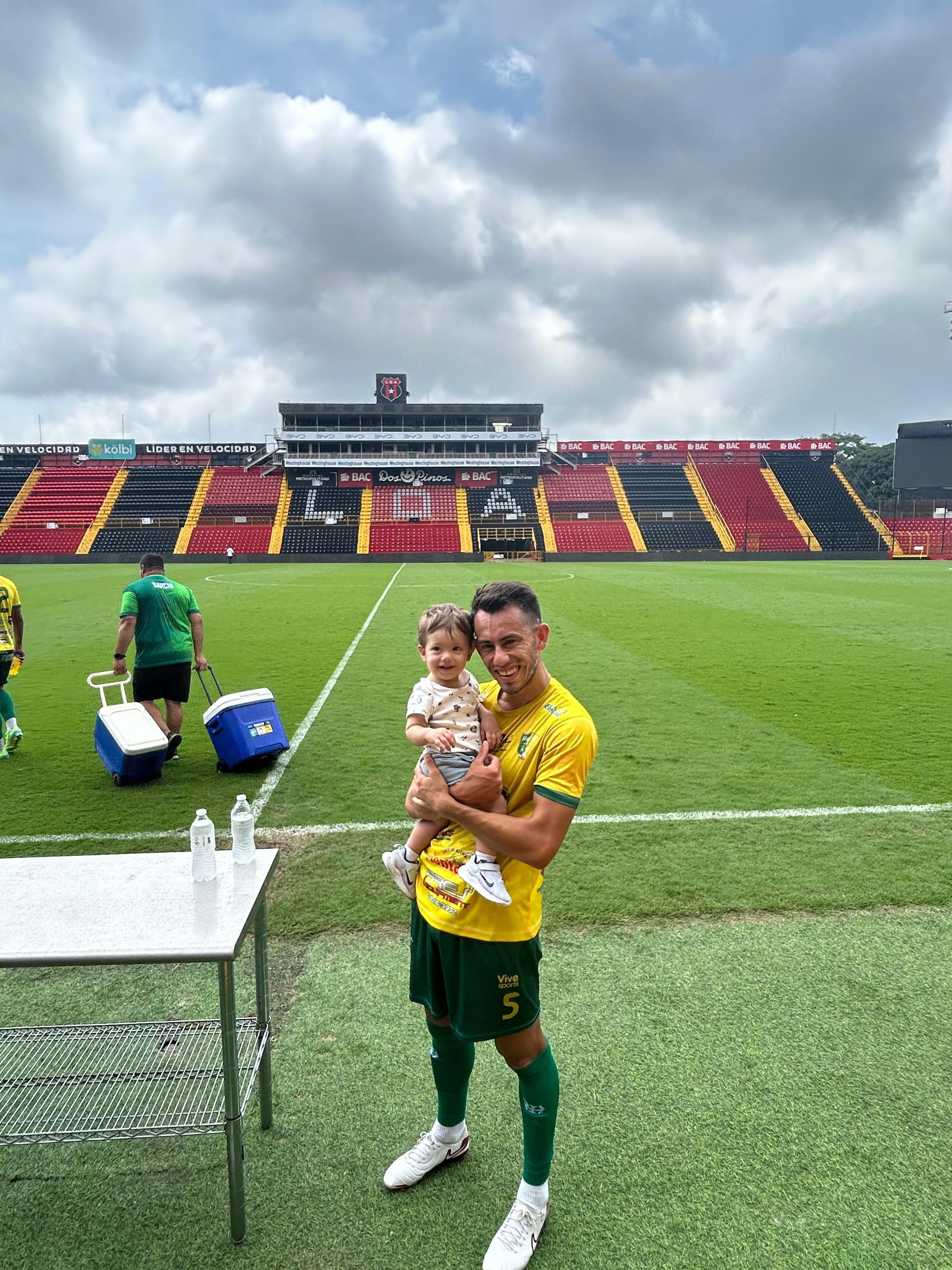 Kevin Cabezas, jugador de Sarchí, cuenta cómo se recupera a un año de una dura lesión. Cortesía.