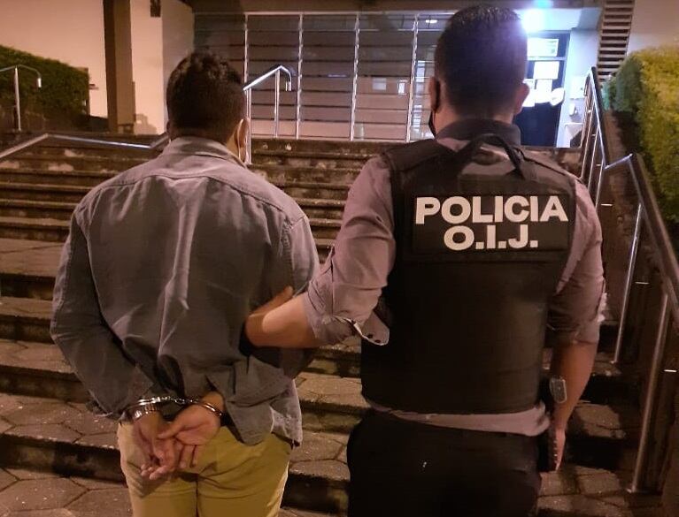 OIJ detiene a dos hombre sospechoso de asaltar verdulería en Alajuela. Foto OIJ.