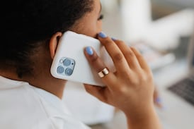 Si usted usa el celular en horas laborales y no precisamente para trabajar, es mejor que lea esto