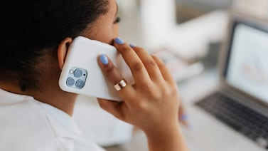 Si usted usa el celular en horas laborales y no precisamente para trabajar, es mejor que lea esto