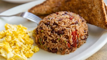 Nutricionistas revelan el gran engaño detrás de los caros productos “fitness”, “keto” y “naturales”