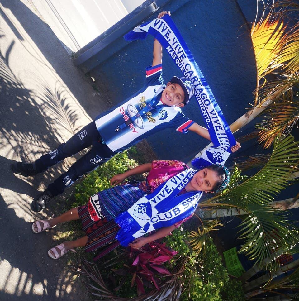 El niño guatemalteco, Tomás Enrique Tebelán, cariñosamente conocido en Tiquicia como Tomasito o el Chapintico, espera que el Club Sport Cartaginés le cumpla la promesa que le hizo en el 2020 de que si quedaban campeones lo iban a traer a Costa Rica