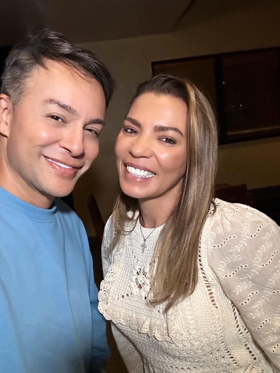 Ángel Rafael, maquillista, y su mejor amiga Yorleny Aguilar.