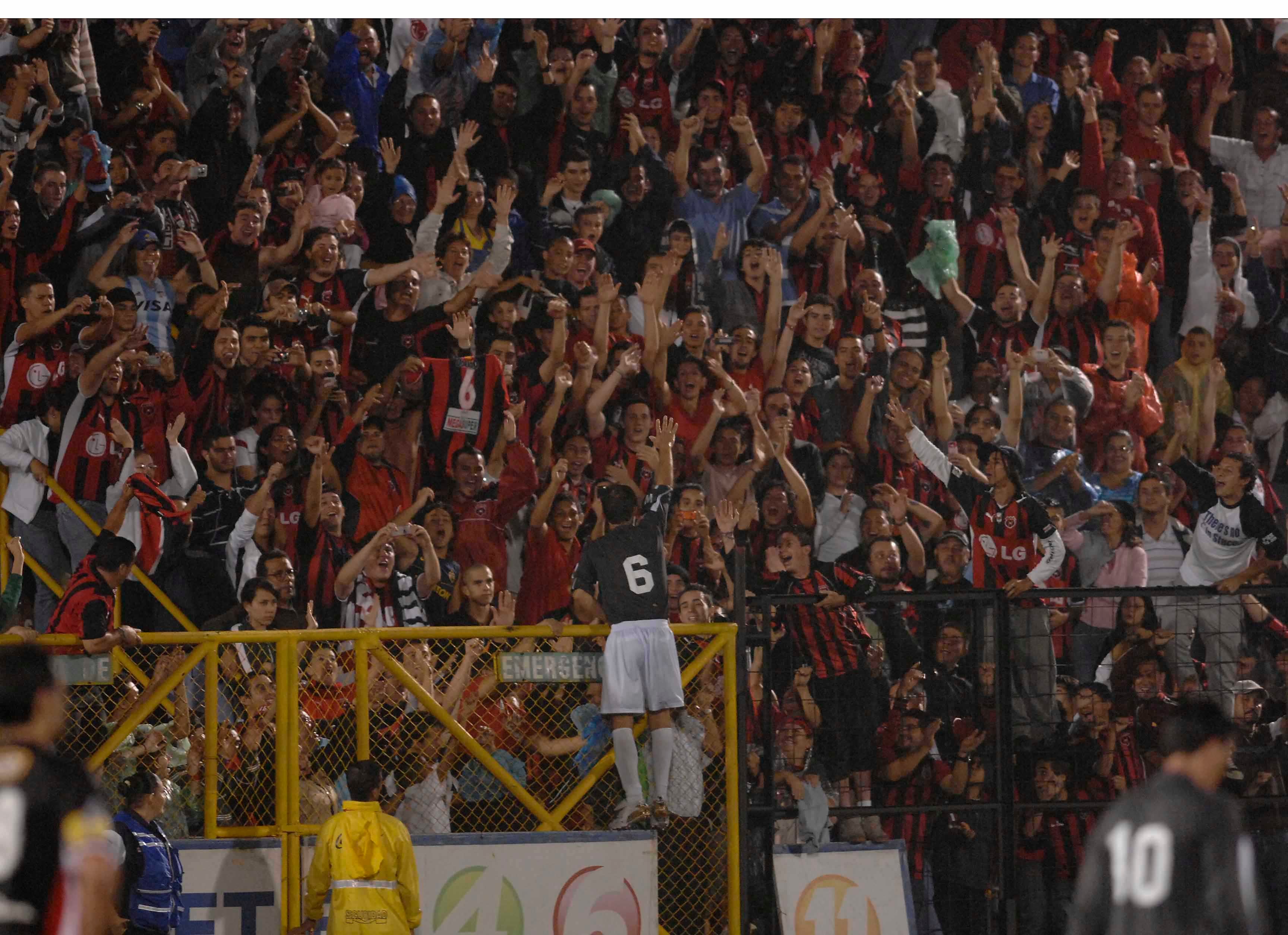El partido de despedida de Wílmer López que fue el 22 de julio de 2009 sigue siendo inolvidable en Liga Deportiva Alajuelense.