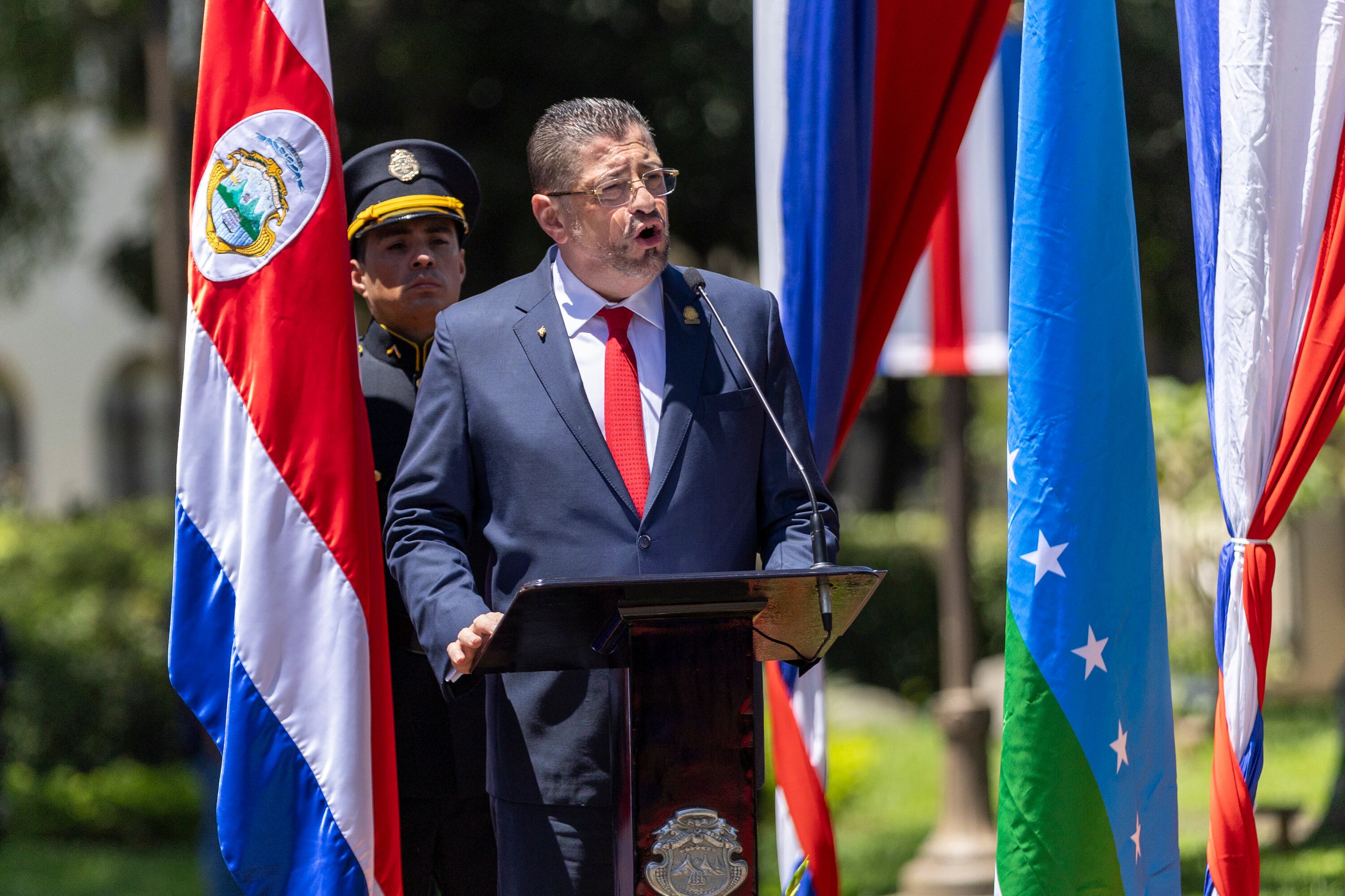 15/09/2024, San José, Paruqe Nacional y Avenida Segunda, celebración del acto cívico de los 203 años de independencia y el desfile de las bandas de las escuelas y colegios de San José, en el acto cívico estuvo el presidente de la república Rodrigo Chaves junto a la primera dama Signe Zeikate, y el alcalde de San José, Luis Diego Miranda, tambien ministros y diputados junto a varios diplomaticos.
