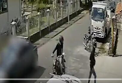 Los sospechosos de atentar contra una embaraza al dispararle en el vientre quedaron grabados en otras cámaras. Foto: OIJ