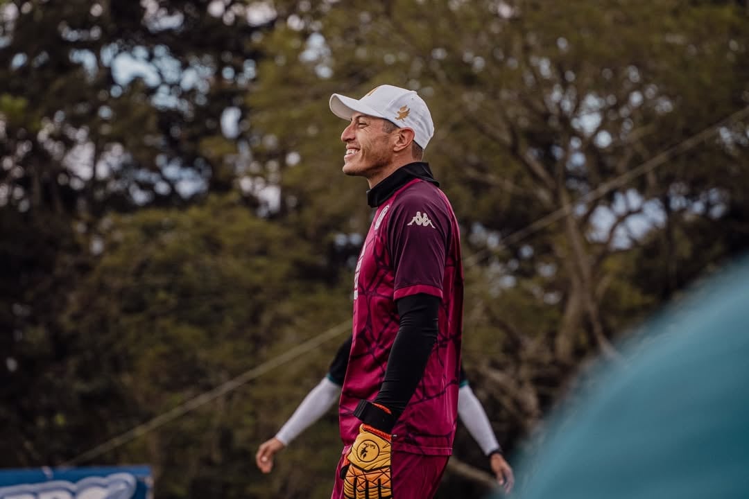 Minor Álvarez se sumó a los entrenamientos del Saprissa.