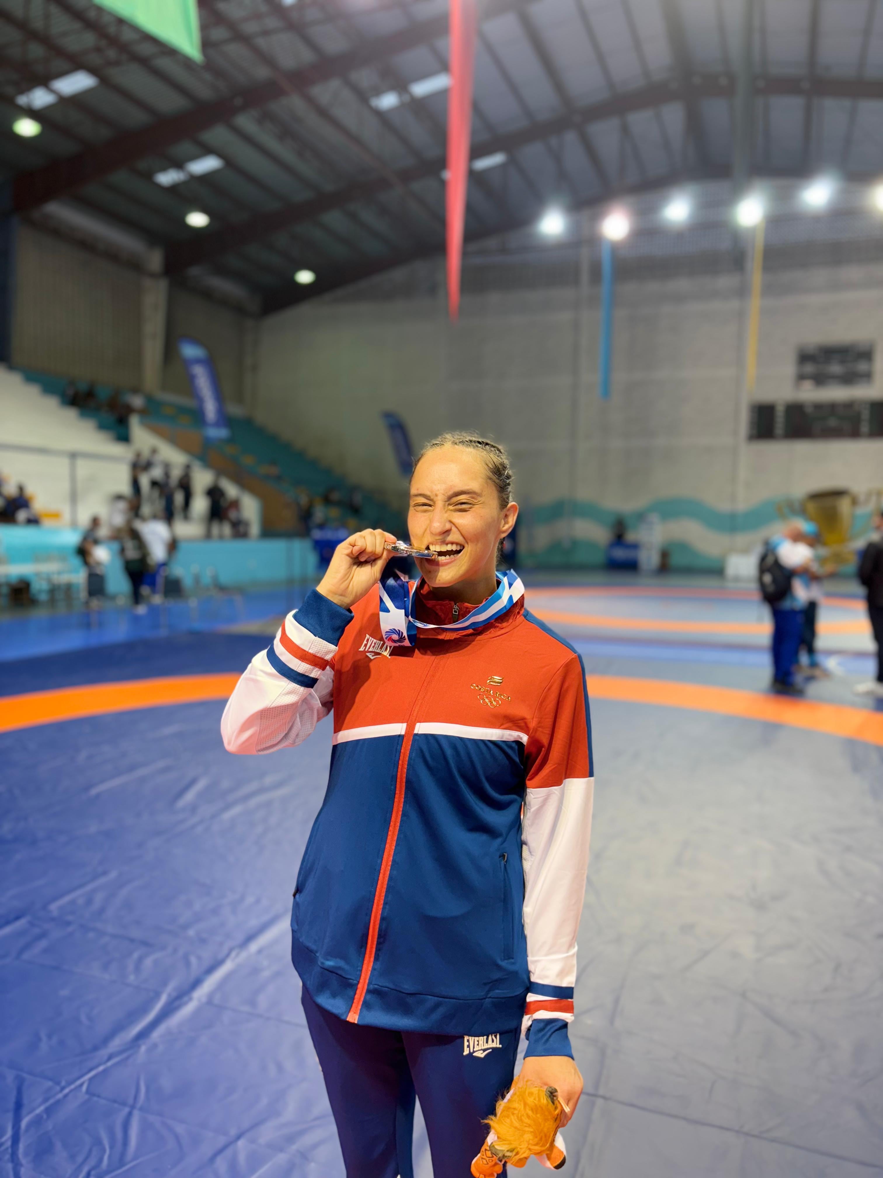 Marcela Blanco, ganadora de medalla de plata en lucha en los Juegos Centroamericanos