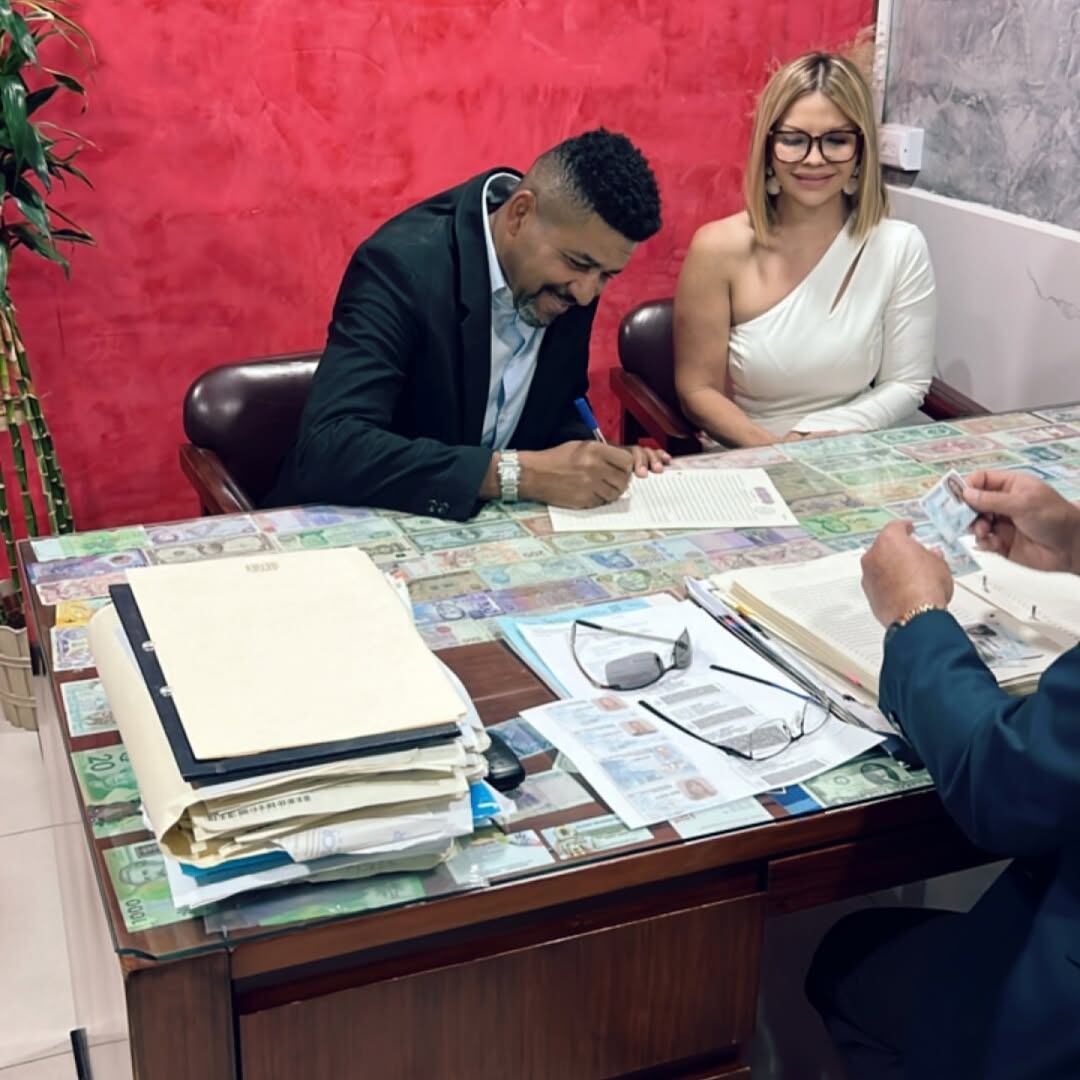 Austin Berry se casa con su pareja de años Cristina Alfaro.