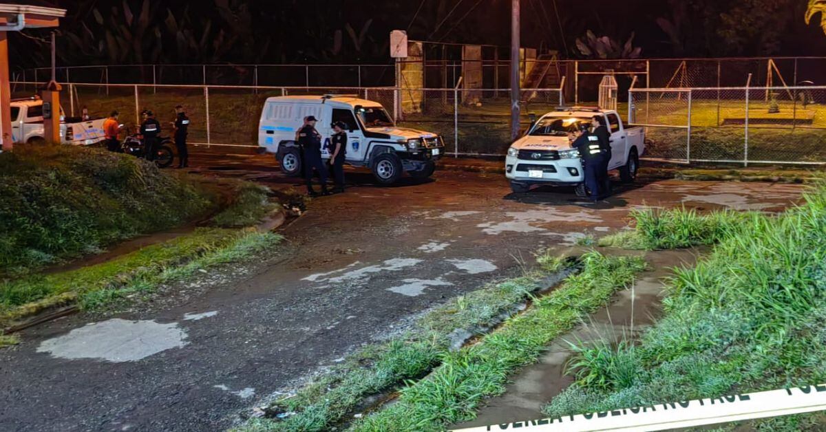 El hombre fue acribillado a balazos en su vivienda la noche de este martes y falleció en el Hospital de Guápiles. Una persona sospechosa de cometer el delito se encuentra detenida actualmente. (Foto: cortesía de Reiner Montero, corresponsal GN)
