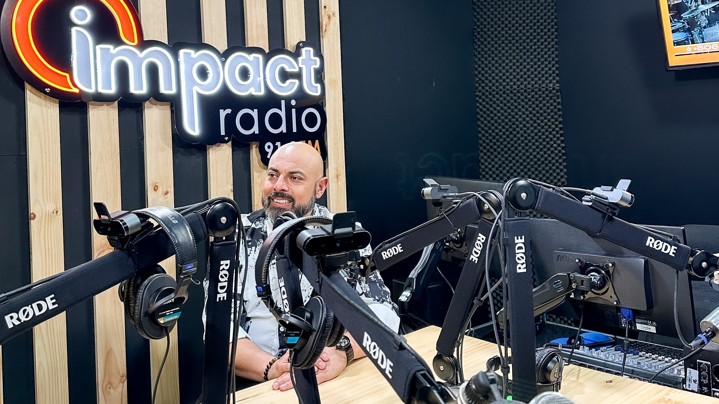 Con un poderoso mensaje de restitución, el pasado viernes 4 de agosto, el director de la emisora Impact Radio y líder de la Iglesia Impact, Iván Vindas, volvieron a encender el micrófono