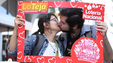La Teja salió a celebrar San Valentín y vea las hermosas historias de amor que nos encontramos