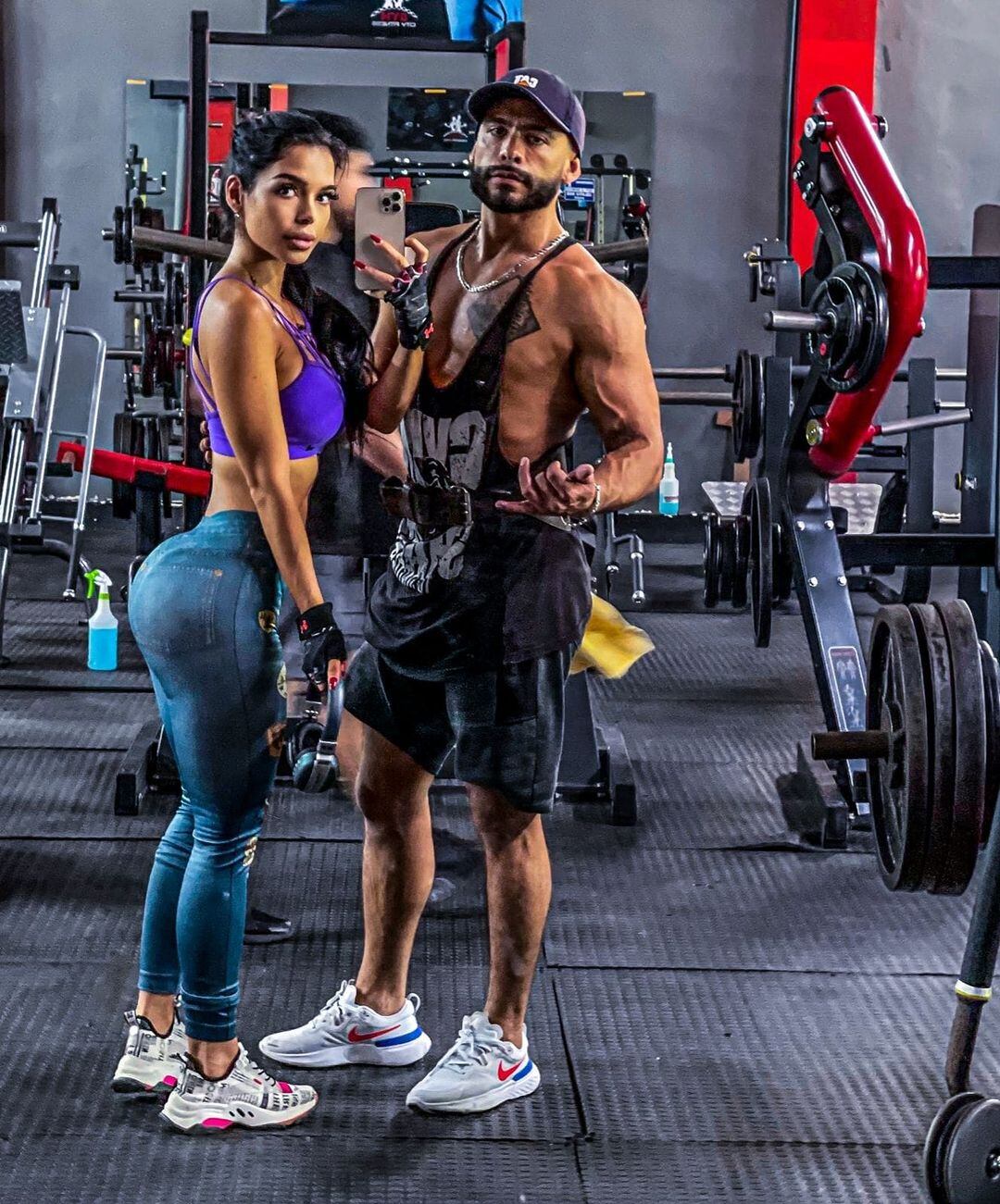 Modelo Karina Porras y su hermano Rodrigo Porras