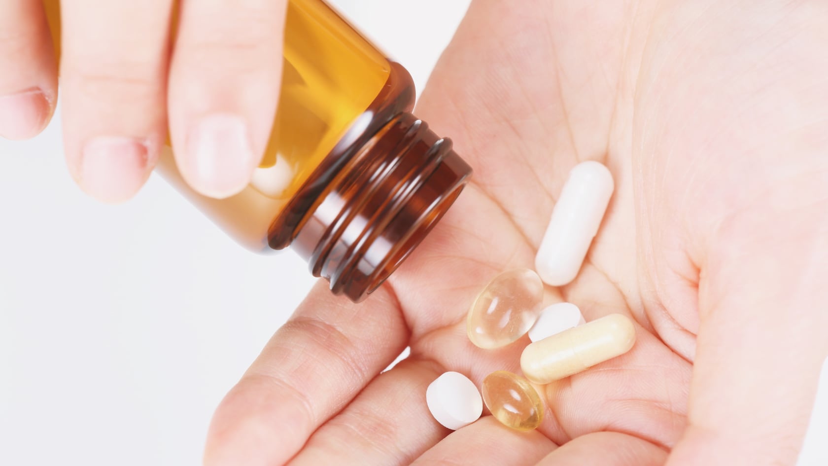 La vitamina B12 resulta clave para combatir la fatiga, mejorar el descanso nocturno y proteger el sistema nervioso y la función cognitiva.