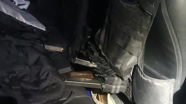 Con chalecos antibalas y armas prohibidas, se paseaban supuestos miembros de grupo narco