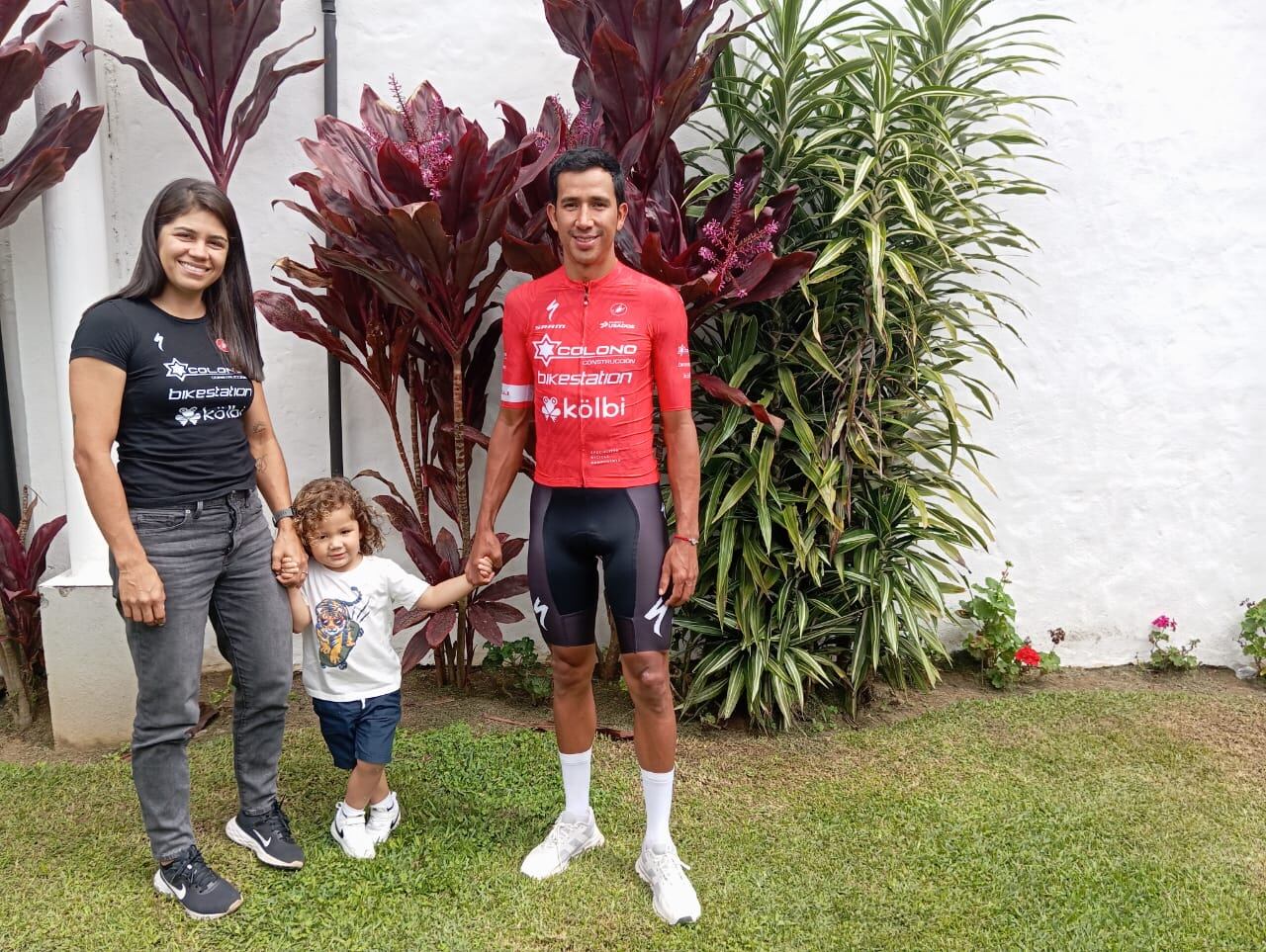 Pablo Mudarra, Maricruz Camacho y su hijo Teo, ciclismo, vuelta a Costa Rica