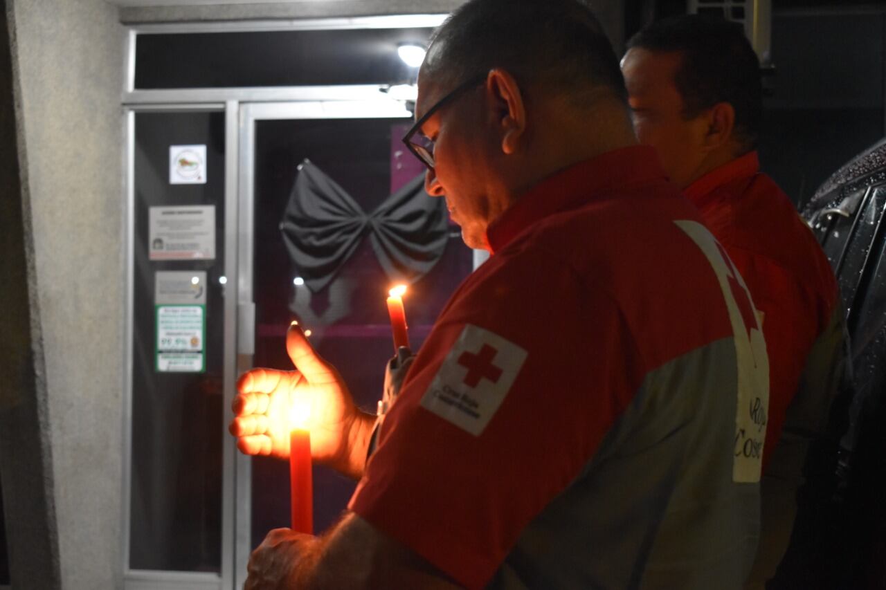 Vigilia por muerte del cruzrojista Minor Correa. Foto Cruz Roja.