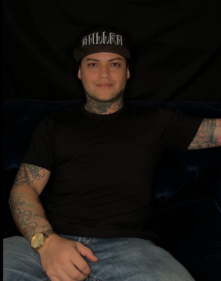 David Guzmán se tatúa las copas ganadas con Saprissa