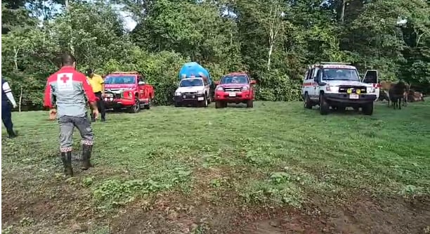 Un pescador fue arrastrado por una cabeza de agua en San Carlos.