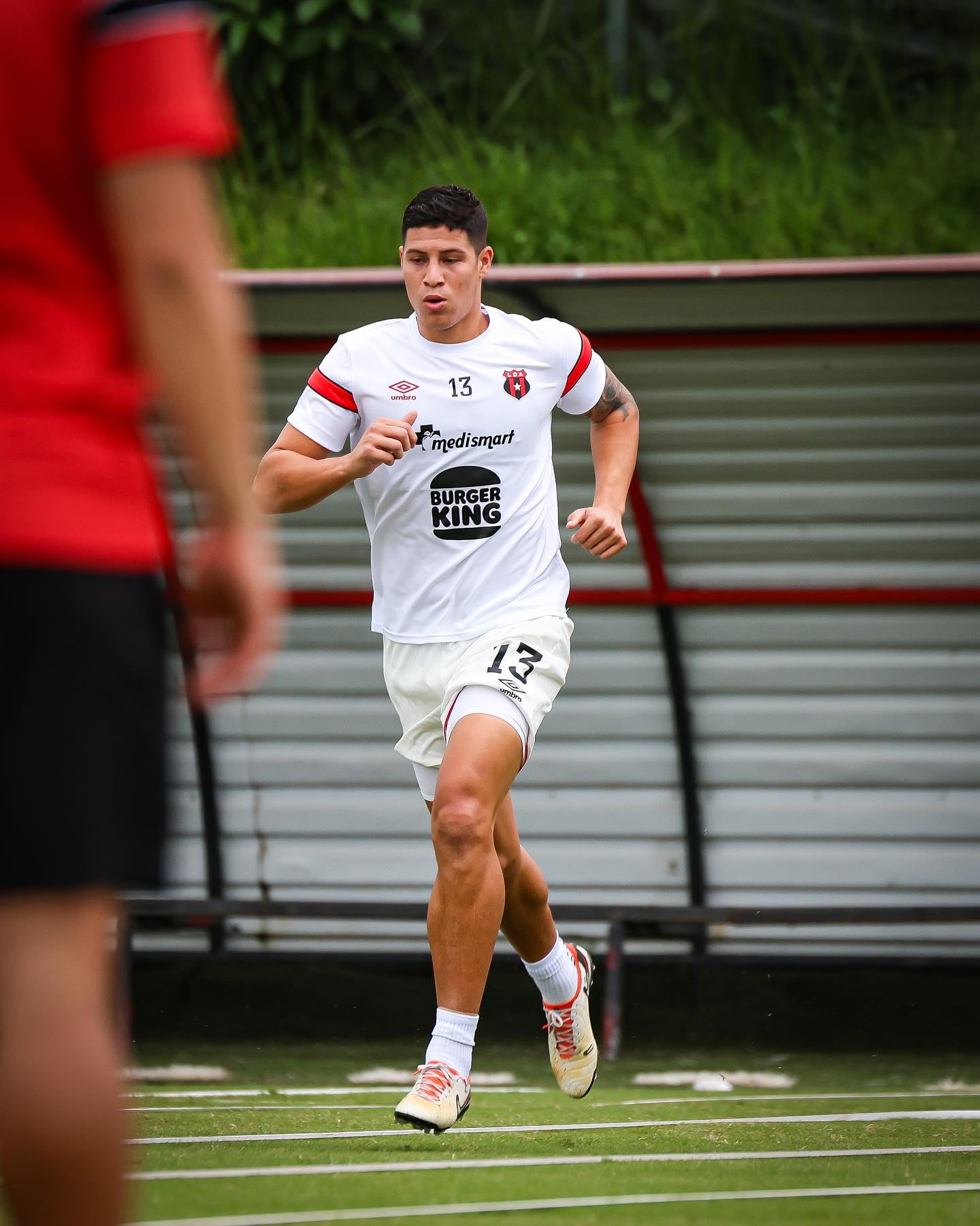Alexis Gamboa está haciendo una pretemporada "excepcional" con Liga Deportiva Alajuelense, según afirmó Alexandre Guimaraes.