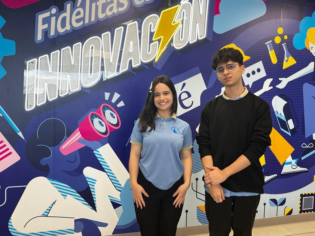 Victoria Rocha Ramírez y Gabriel Bonilla Mora, estudiantes del Colegio Técnico Profesional Vázquez de Coronado a convertirse en los ganadores nacionales de la edición 2026 de Misión Marte, una competencia colegial organizada por la Universidad Fidélitas. Obtuvieron el primer lugar tras presentar un proyecto llamado Boxi, enfocado en el desarrollo de un taladro autónomo capaz de producir oxígeno utilizando recursos presentes en Marte, como los glaciares y el material del suelo marciano.