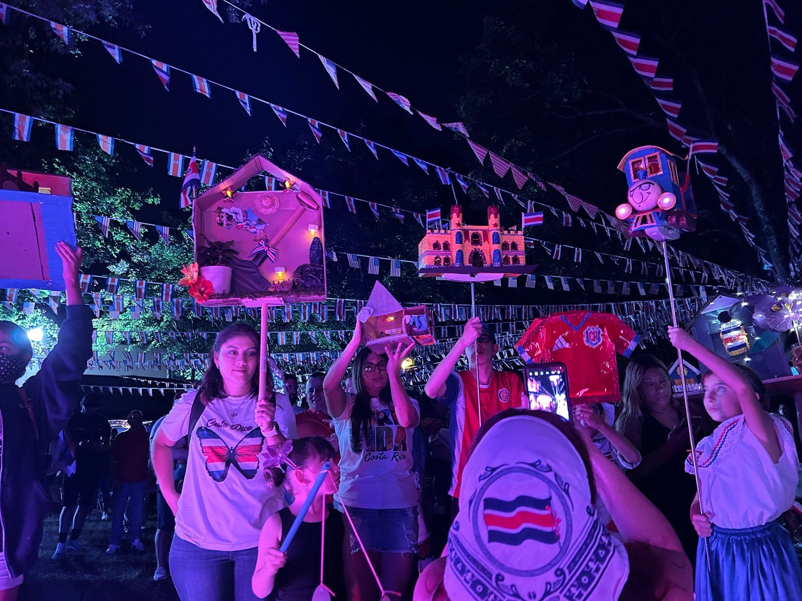 Decenas de ticos se reunieron para conservar y celebrar sus tradiciones y costumbres costarricenses.