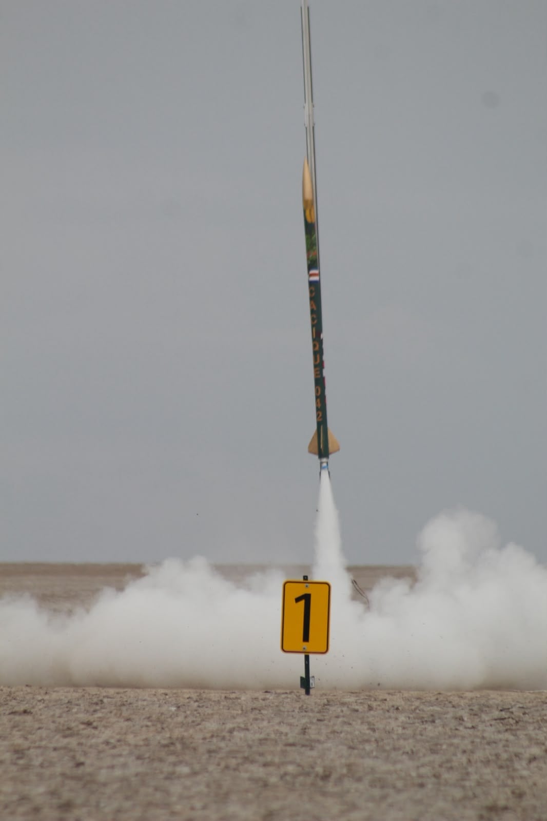Singularity Rocket Technologies obtuvo el primer lugar en BAJA ROCKET Science 2026 en la categoría de 1km SRAD, en México. El proyecto también marca un precedente regional al competir con un motor fabricado en Costa Rica.