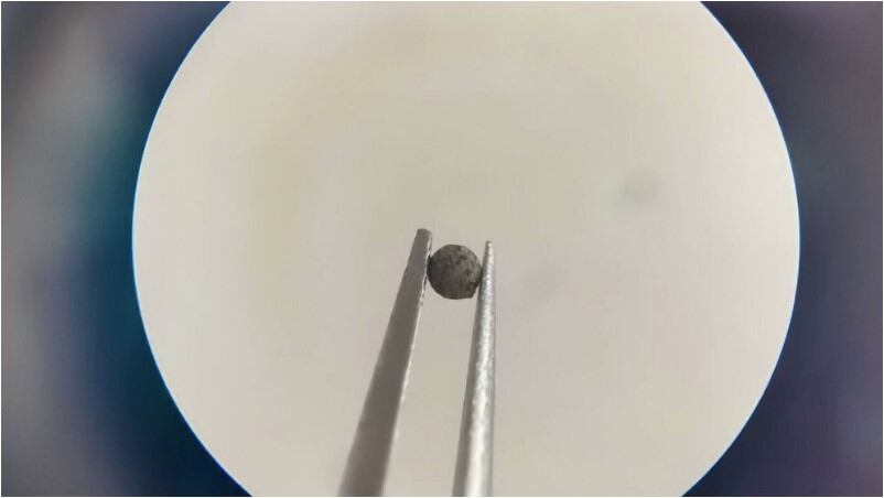 La esférula encontrada por Avi Loeb