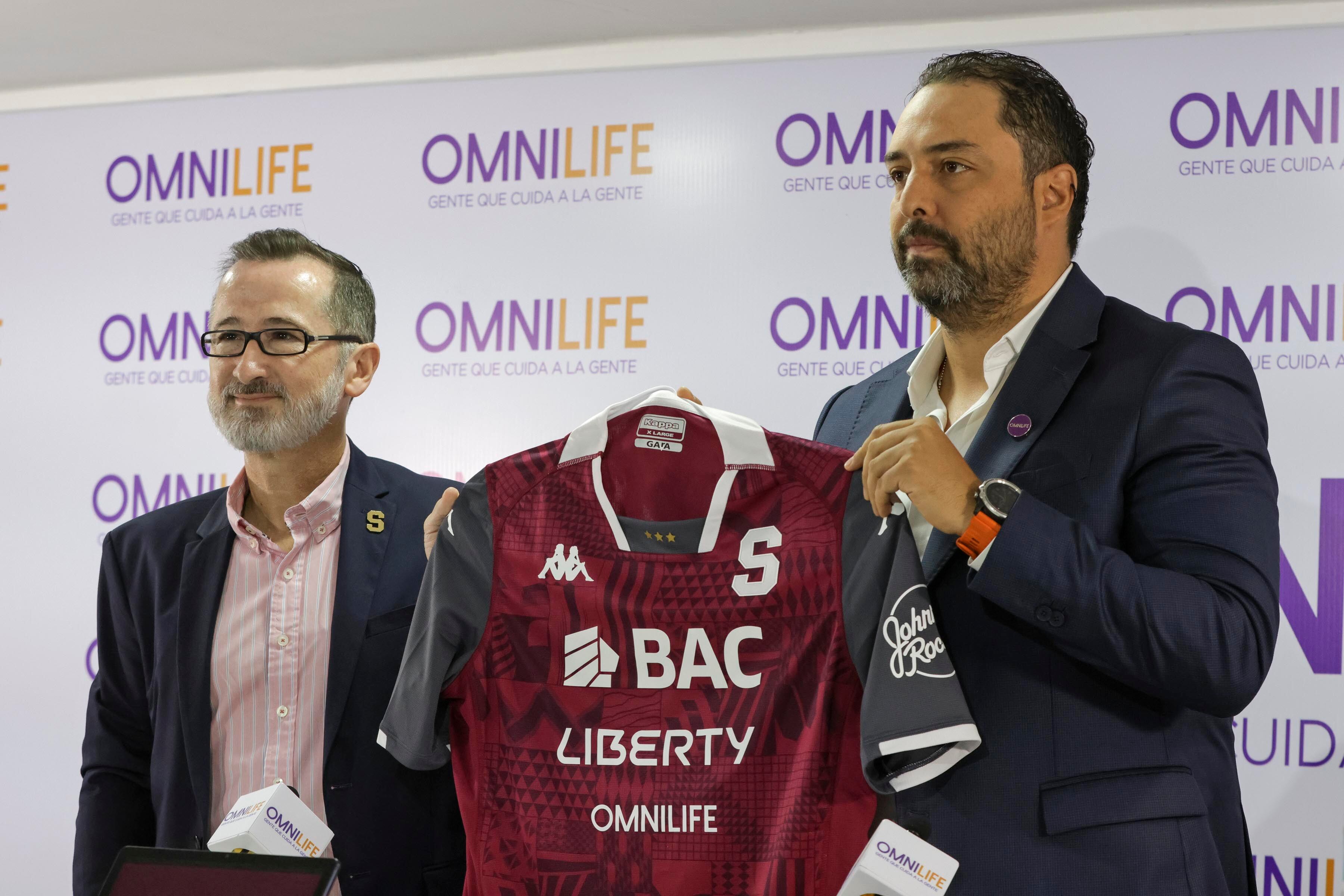 Saprissa presenta a su nuevo patrocinador Omnilife