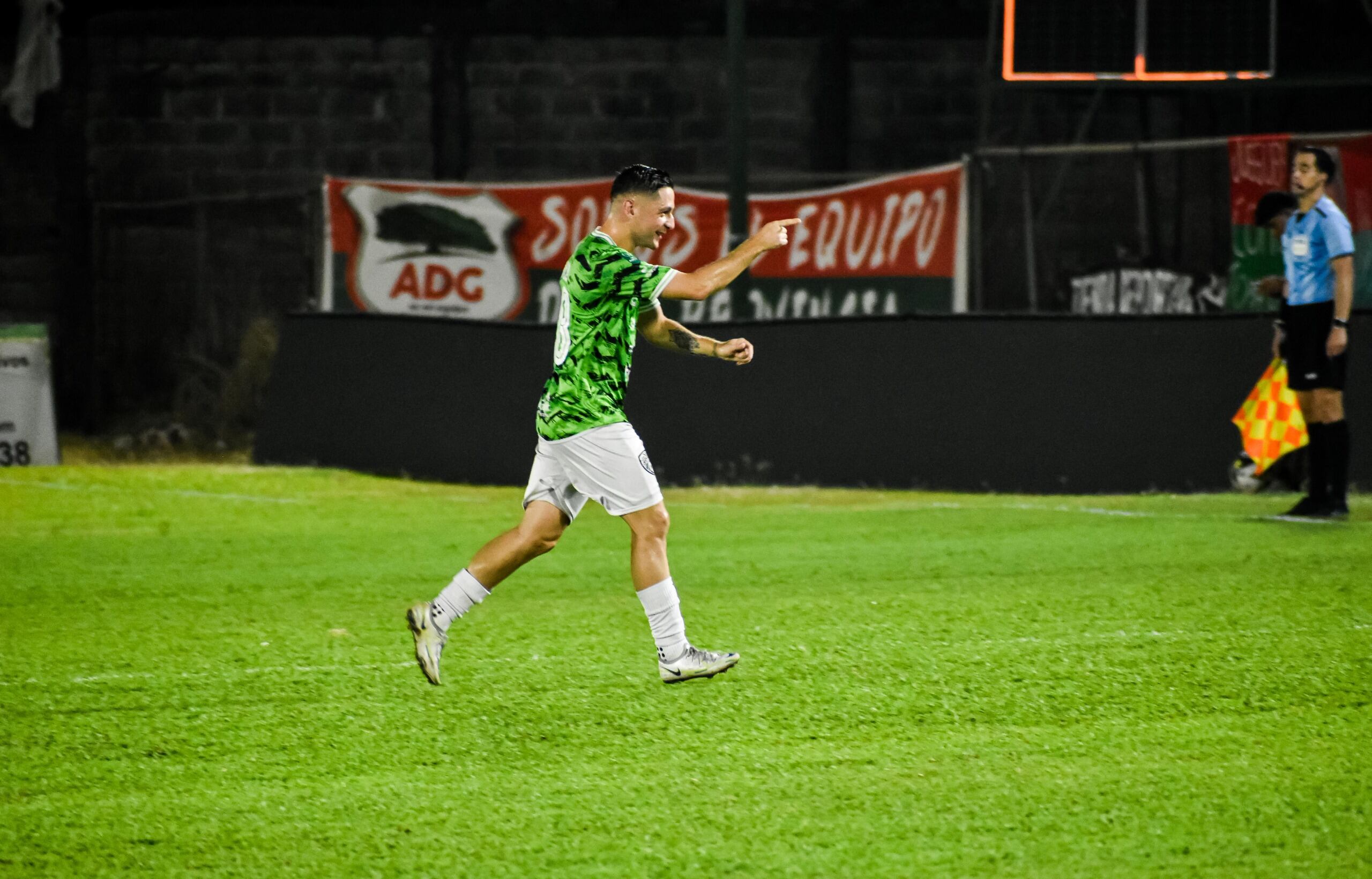 Ariel Arauz anotó el gol del triunfo de Santos ante Guanacasteca.