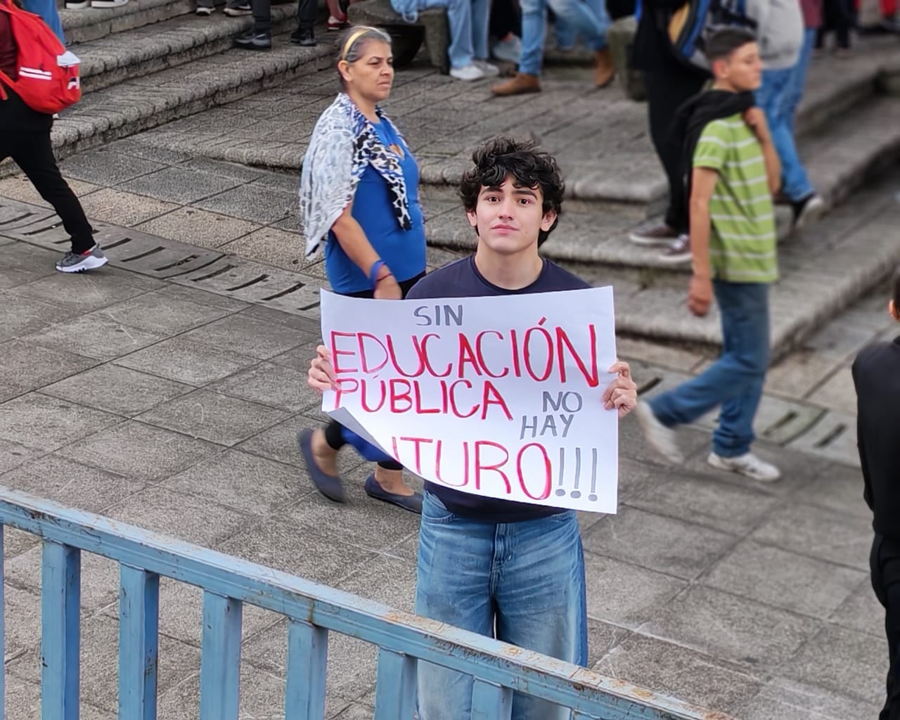 En la manifestación estuvieron presentes los rectores de las cinco universidades públicas.