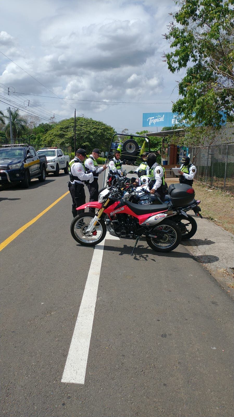 Operativo de Policía de Tránsito en Esparza. Foto Mopt.