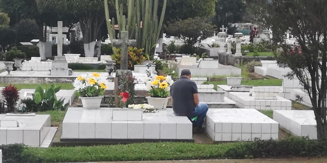 Cementerio de Cartago cerrado para el día del Padre