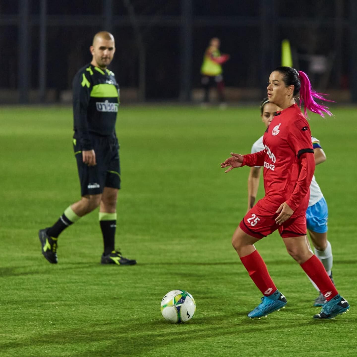 La futbolista costarricense, Michelle Montero Venegas, quien jugaba en el equipo Hapoel Beer Sheva de Israel, hasta el pasado 30 de mayo, ya está en Costa Rica, pero no puede sacar de su mente los bombardeos en tierras israelitas.
