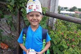 Hermanitos de niño que desapareció al caer en alcantarilla oran a diario para que Dios les permita abrazarlo